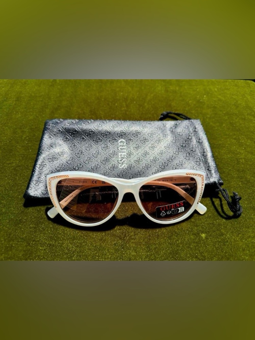 NWT Guess Cat Eye White Frame & Rhinestones Brown Gradient Lens Branded Dust Bag